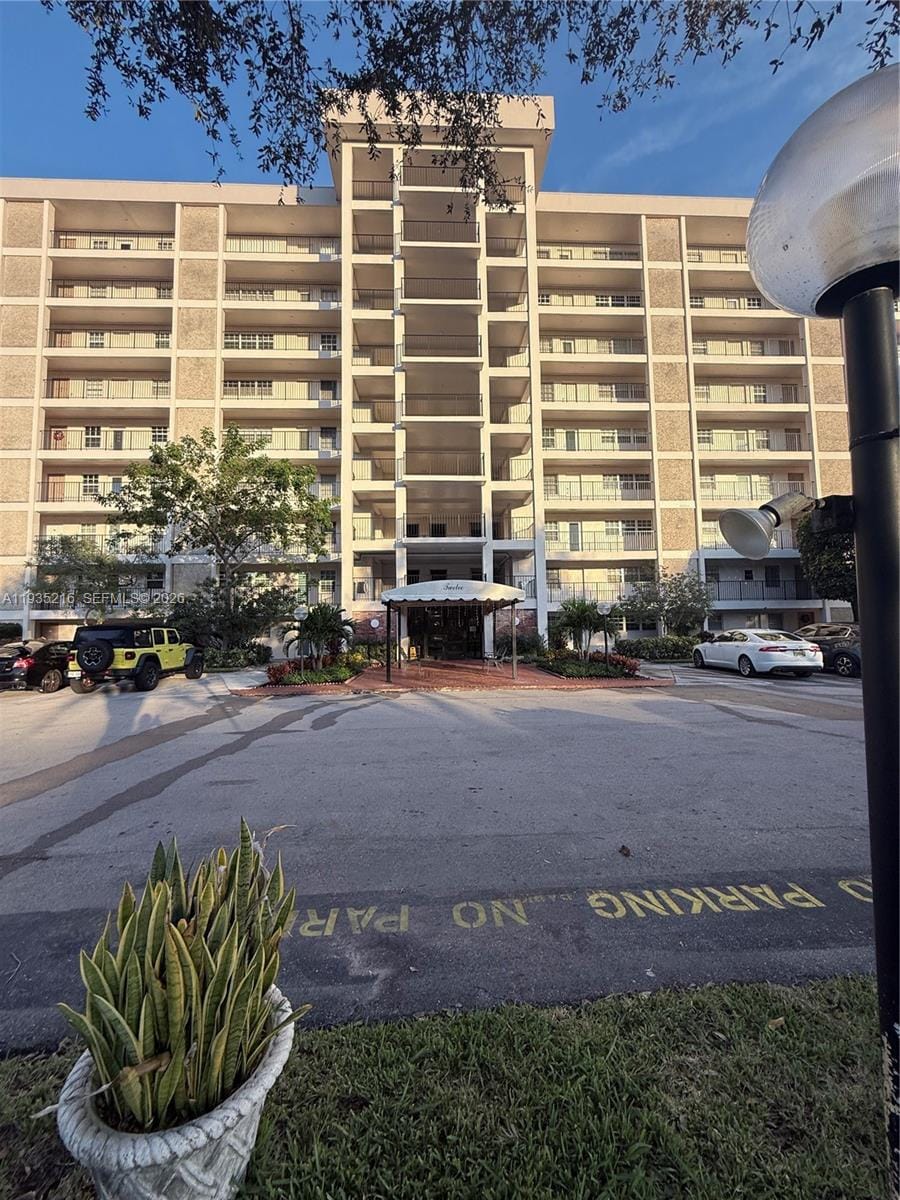3250 N Palm Aire Drive 508 — photo 4