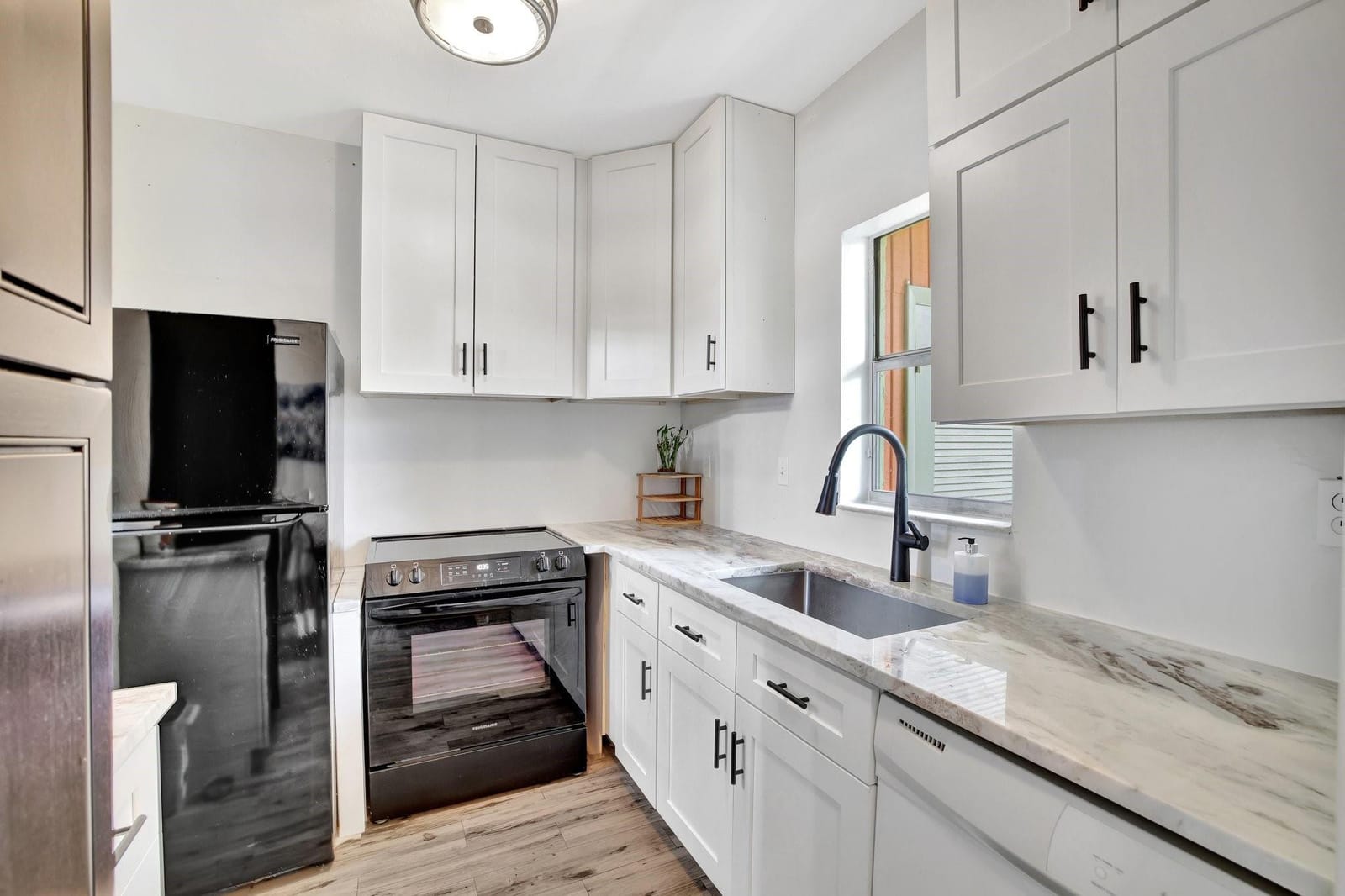 1450 N Riverside Drive 102 — photo 7