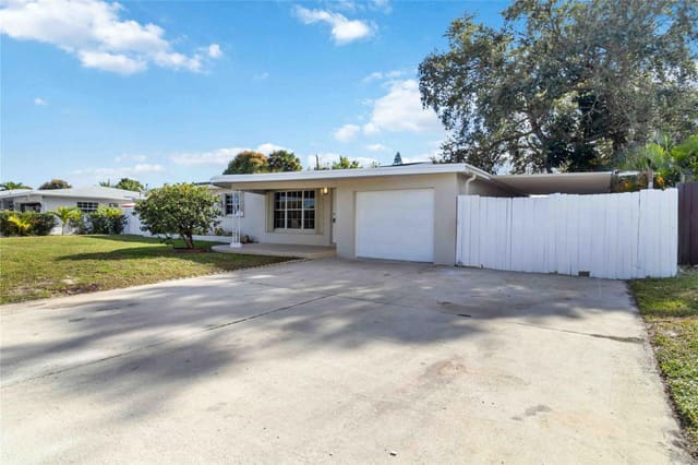 7040 SW 16th Street, sold in Pembroke Park