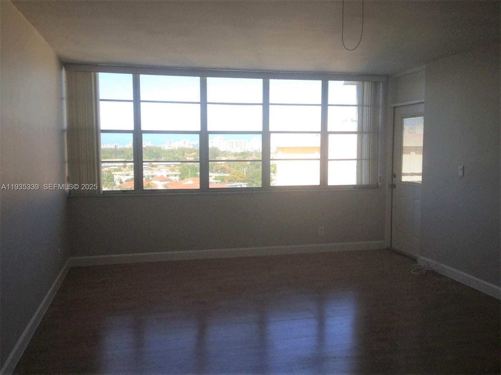2025 NE 164th Street 1006 — photo 3