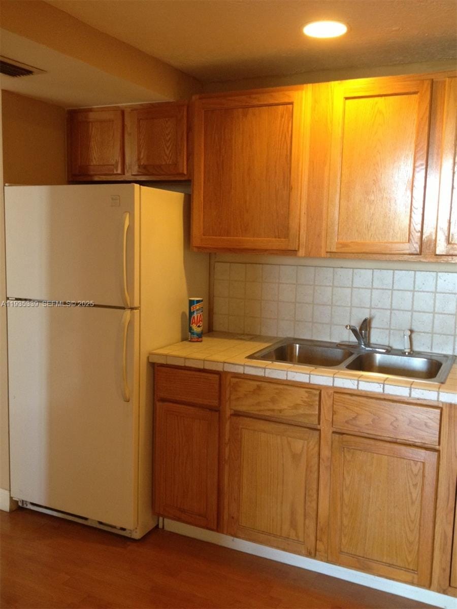 2025 NE 164th Street 1006 — photo 4