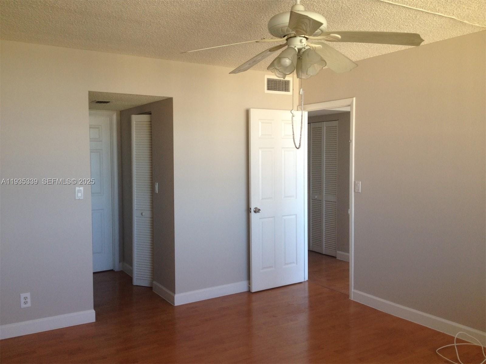 2025 NE 164th Street 1006 — photo 7