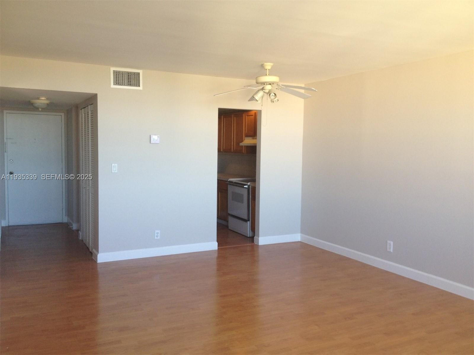 2025 NE 164th Street 1006 — photo 9