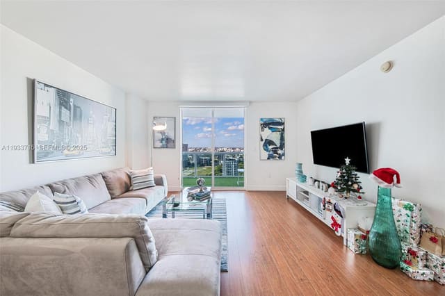 1800 N Bayshore Drive 3206, sold in 1800 Club Condo, Miami, FL
