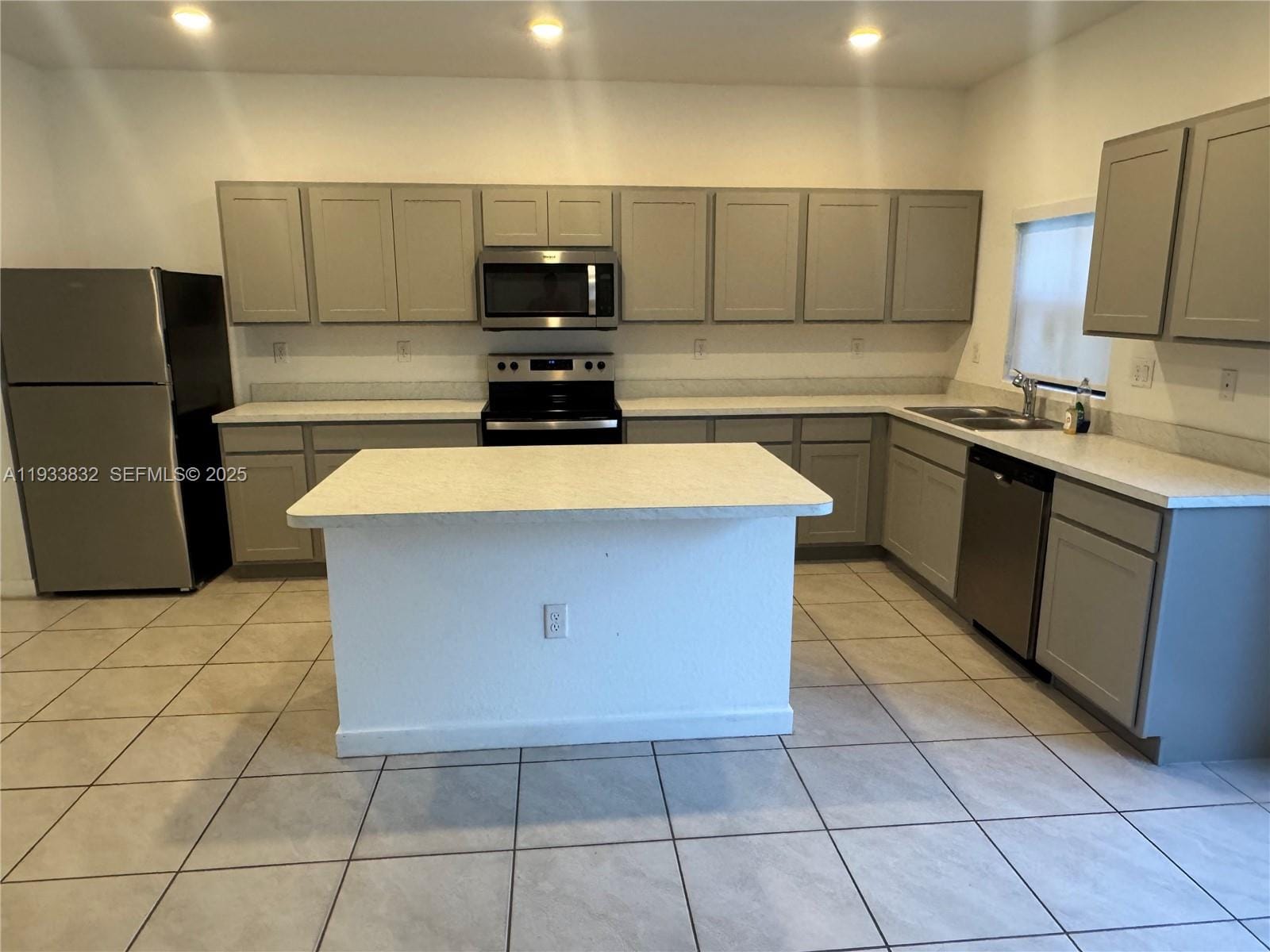 817 NW 3rd Way, Pompano Beach, FL 33060 photo 3