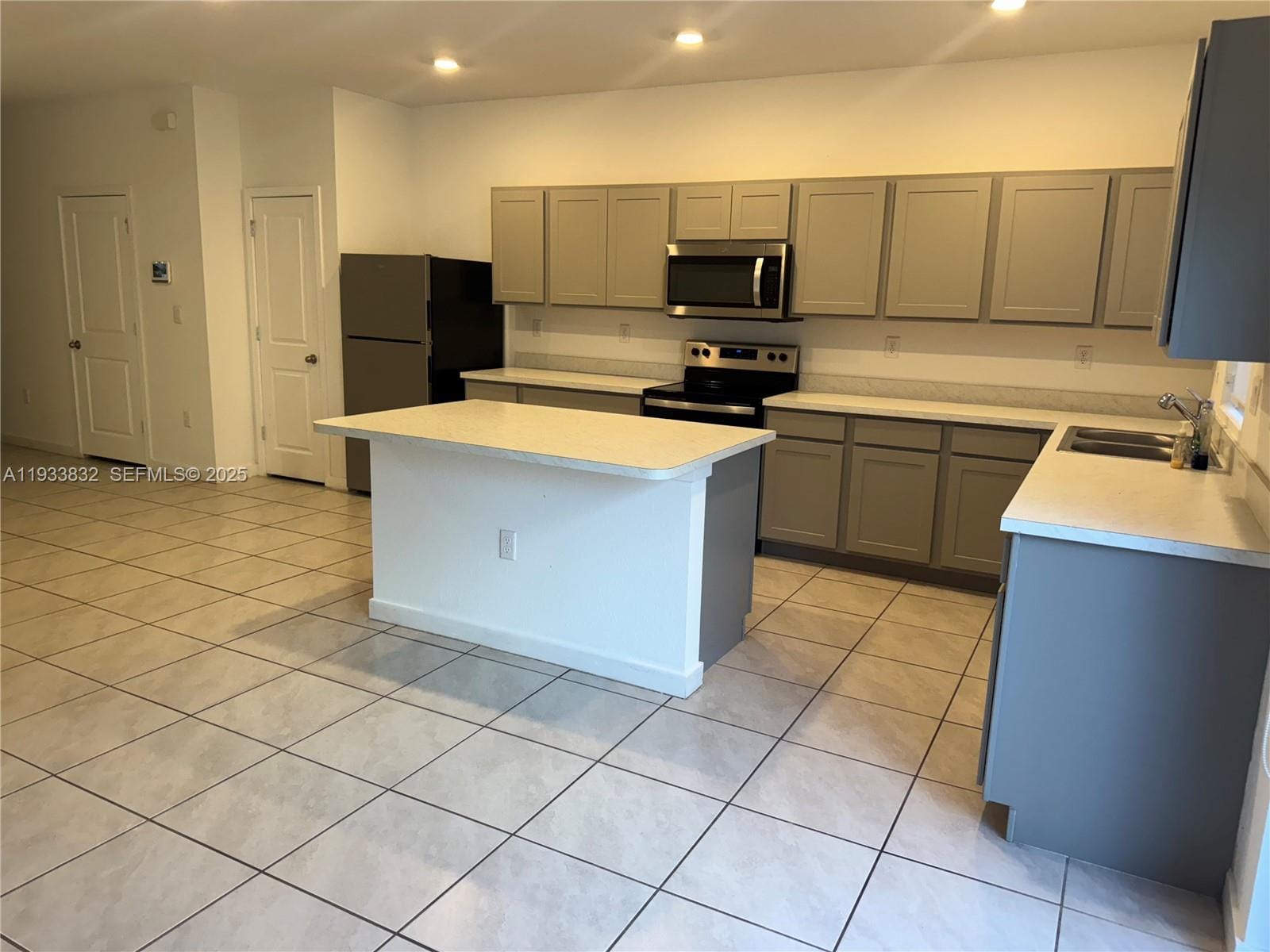 817 NW 3rd Way, Pompano Beach, FL 33060 photo 4