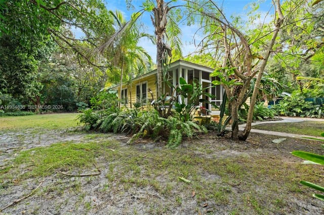 3972 Loquat Avenue, sold in Pomona, Miami, FL