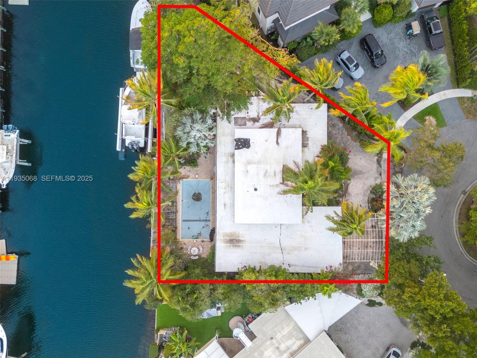 12900 Ixora Circle, North Miami, FL 33181 photo 2