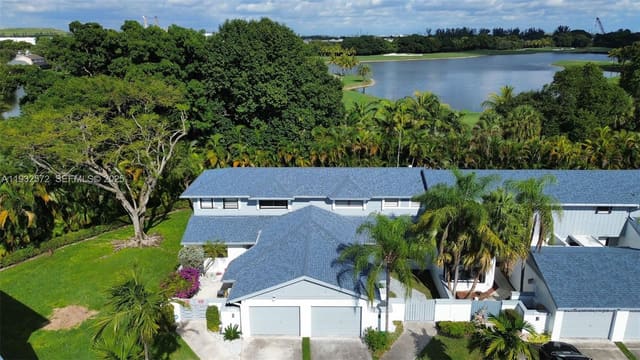 10109 NW 52nd Terrace, sold in The Townhomes Of Doral Oa, Doral, FL