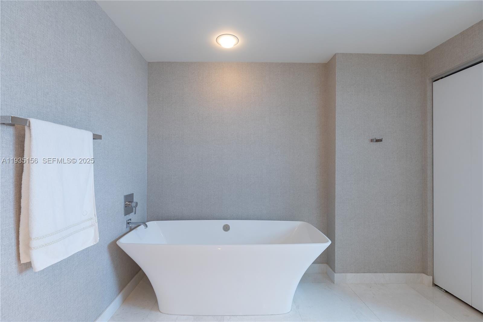 17301 Biscayne Boulevard 908, North Miami Beach, FL 33160 photo 23