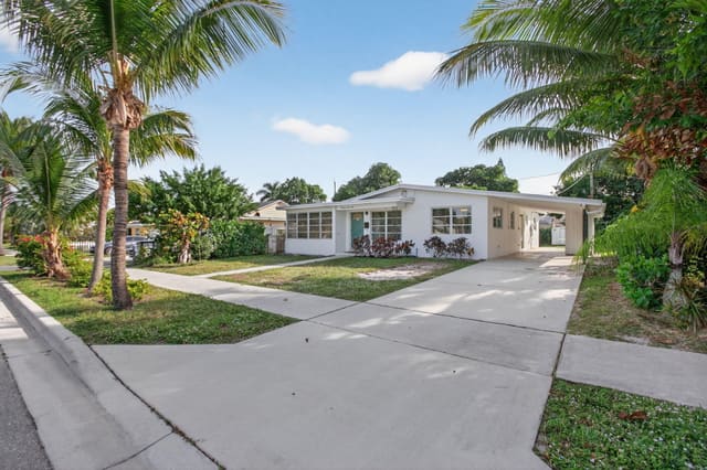 1421 14th Avenue N, Lake Worth Beach, FL 33460