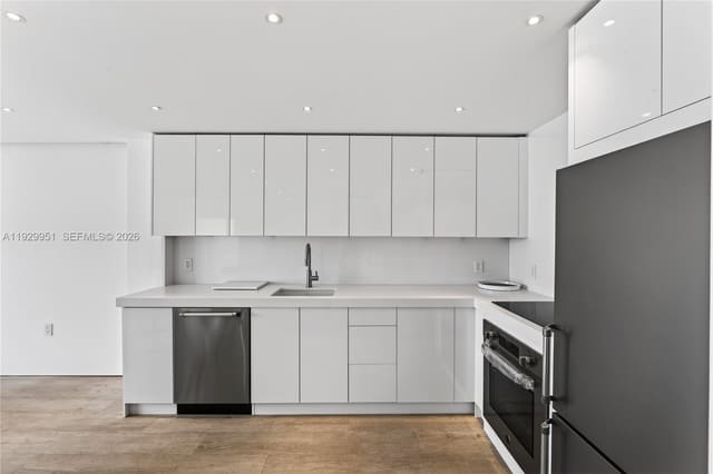 1800 Collins Avenue 5E, sold in Tower 1800 Condo, Miami Beach, FL