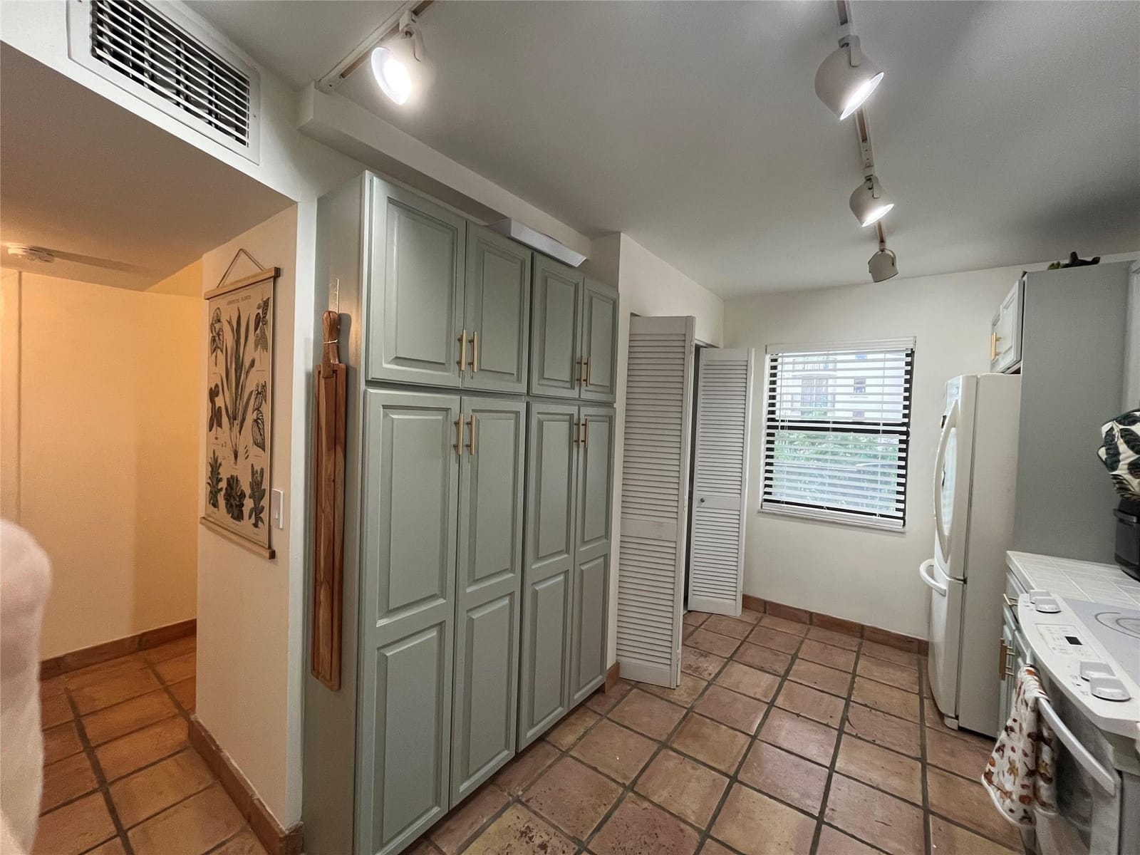 2029 N Ocean Boulevard 303 — photo 11