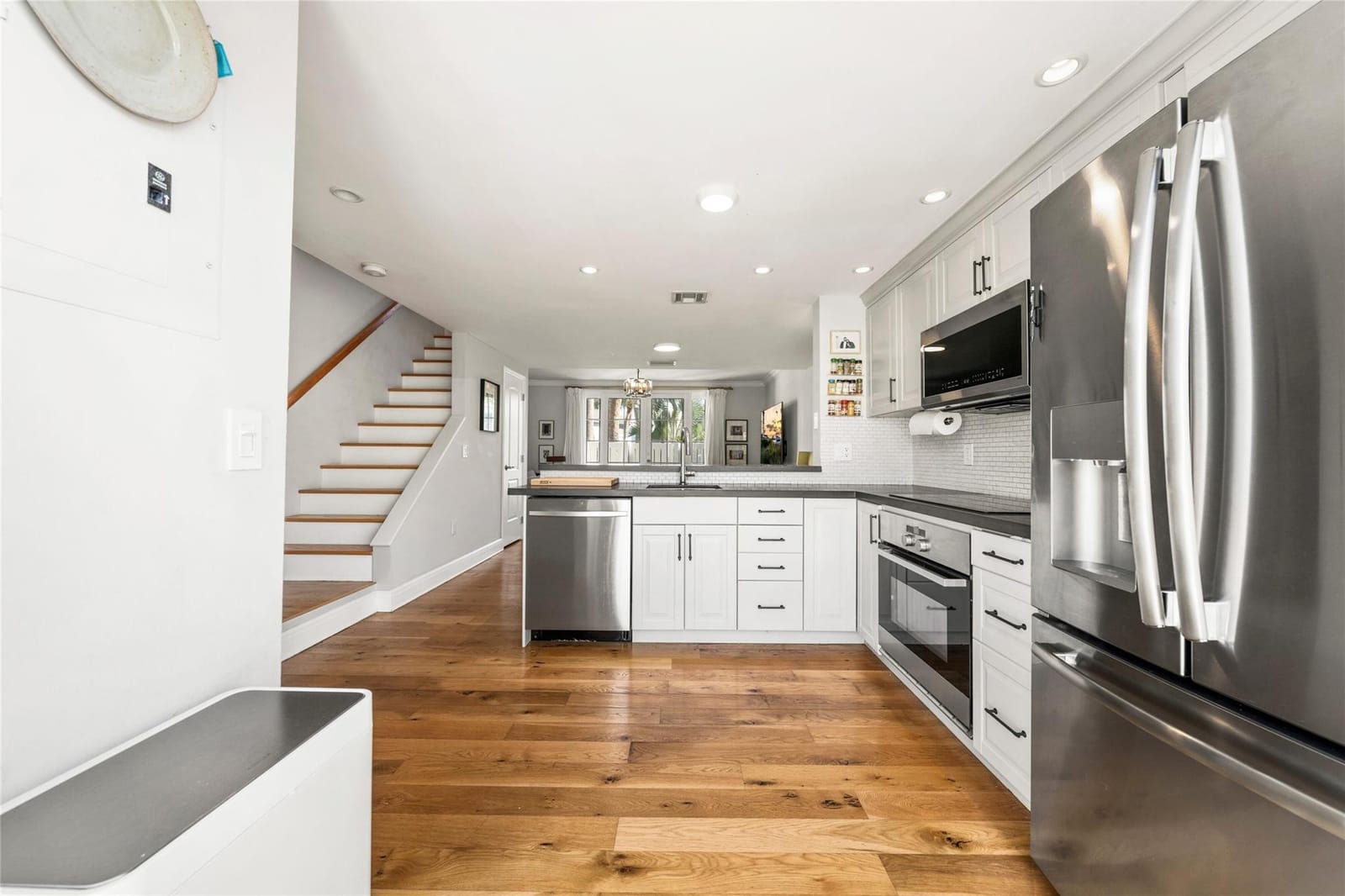 998 E Jeffery Street — photo 8