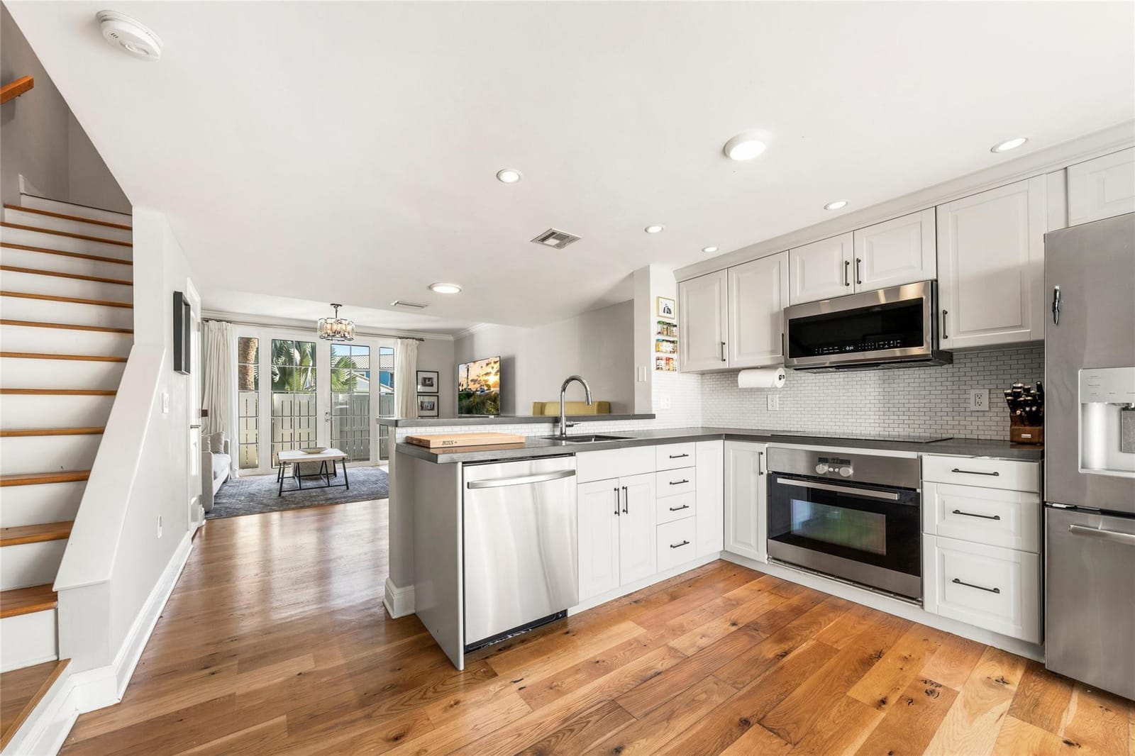 998 E Jeffery Street — photo 9