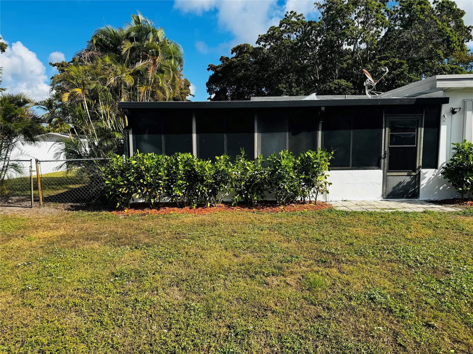 1040 N 74th Way, Hollywood, FL 33024 photo 17