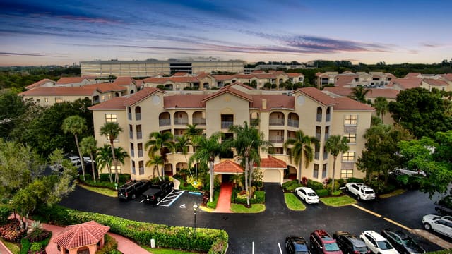 300 Uno Lago Drive 405, sold in Ocean Trace Condo, Juno Beach, FL