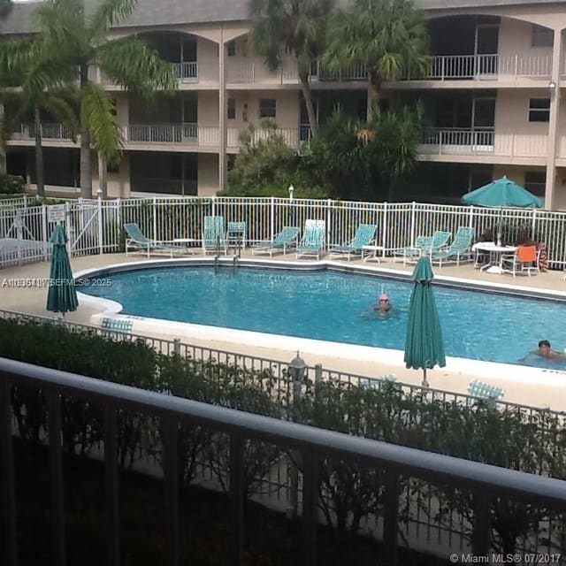 541 Blue Heron Drive 215, Hallandale Beach, FL 33009