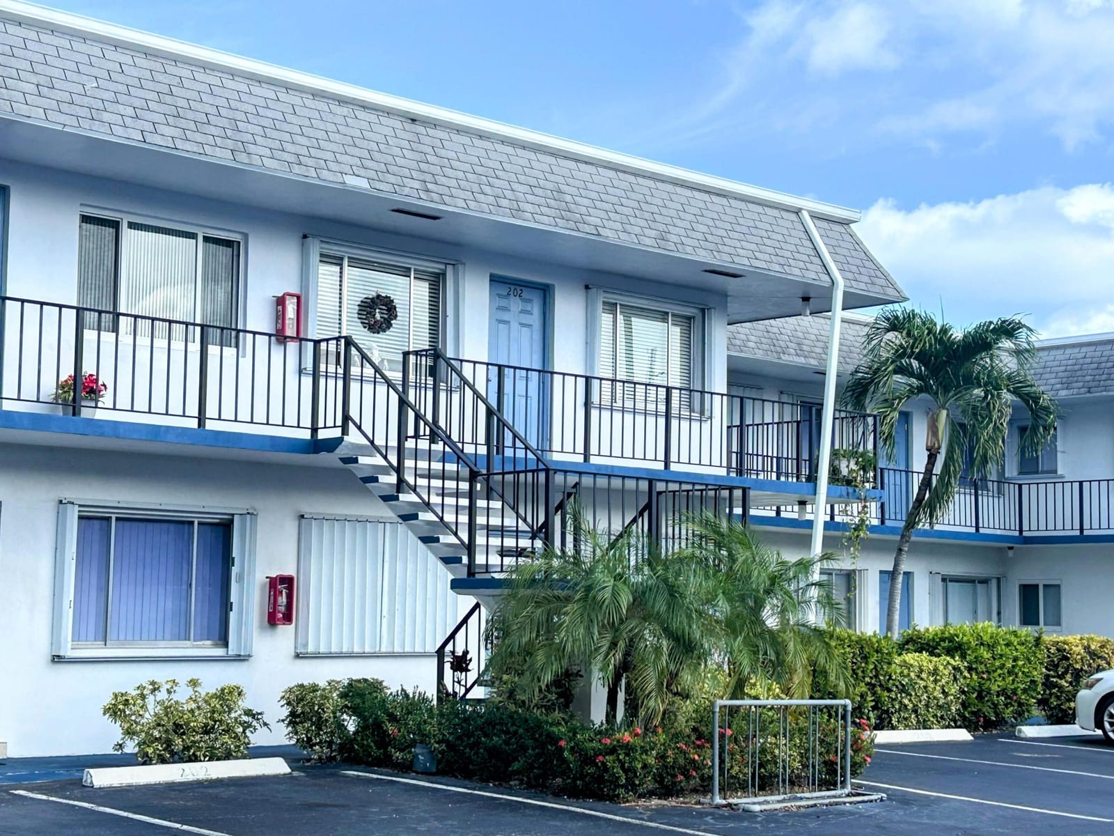 2400 Lake Osborne Drive 102 — photo 4