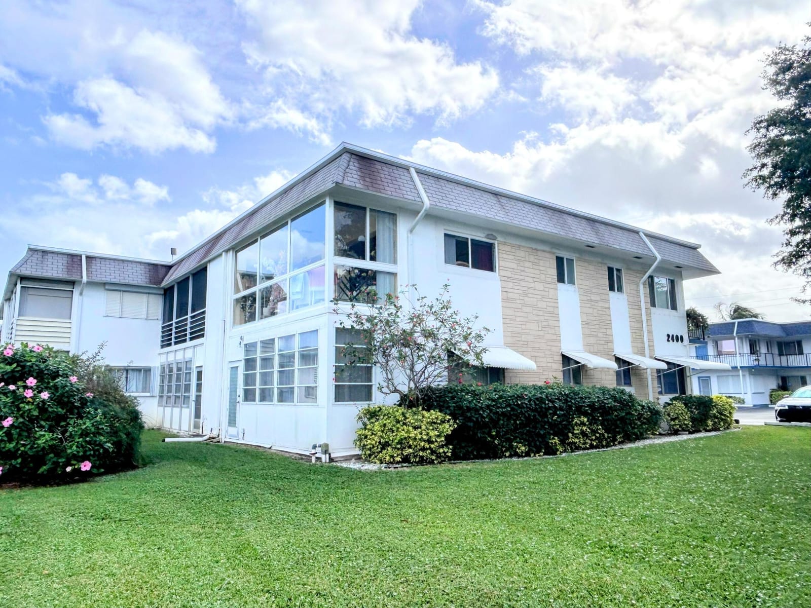 2400 Lake Osborne Drive 102 — photo 6