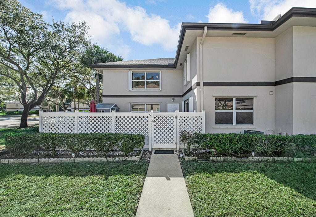 7 Amherst Court Apt A, Royal Palm Beach, FL 33411 photo 2