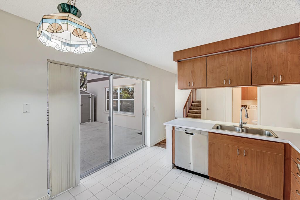 7 Amherst Court Apt A, Royal Palm Beach, FL 33411 photo 15