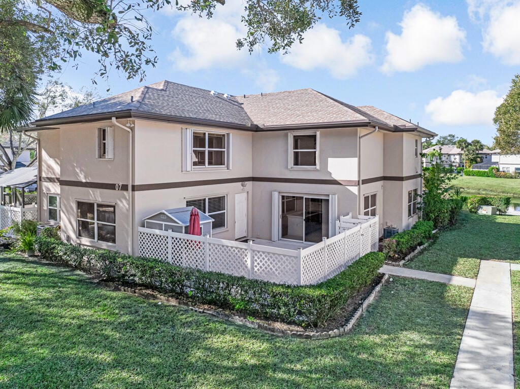 7 Amherst Court Apt A, Royal Palm Beach, FL 33411 photo 3