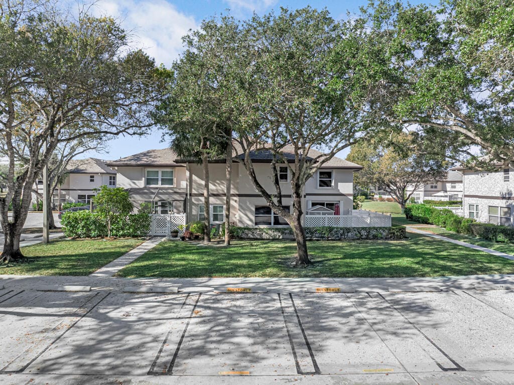 7 Amherst Court Apt A, Royal Palm Beach, FL 33411 photo 4
