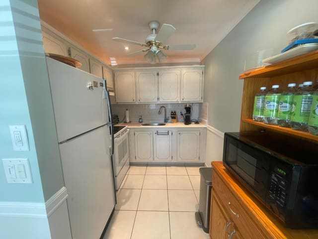 3100 Springdale Boulevard 214, Palm Springs, FL 33461