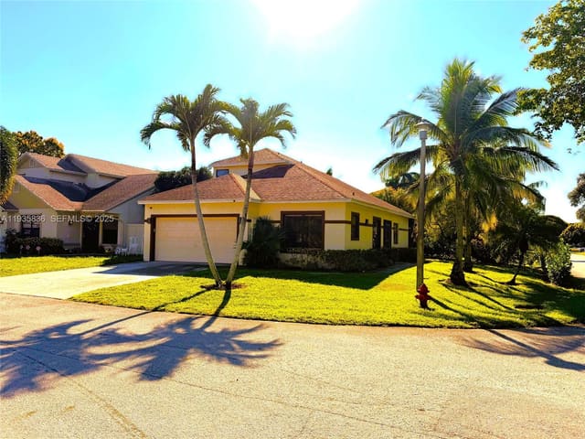 97 Azalea Circle, sold in Lakes Of Tara Unit 1, Boynton Beach, FL