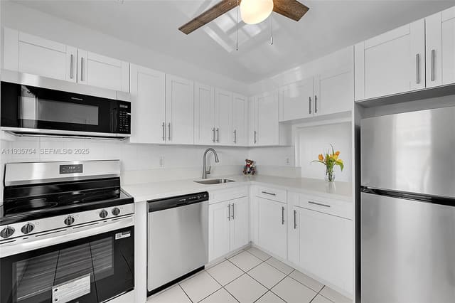 7305 NW 4th Place 202, Margate, FL 33063