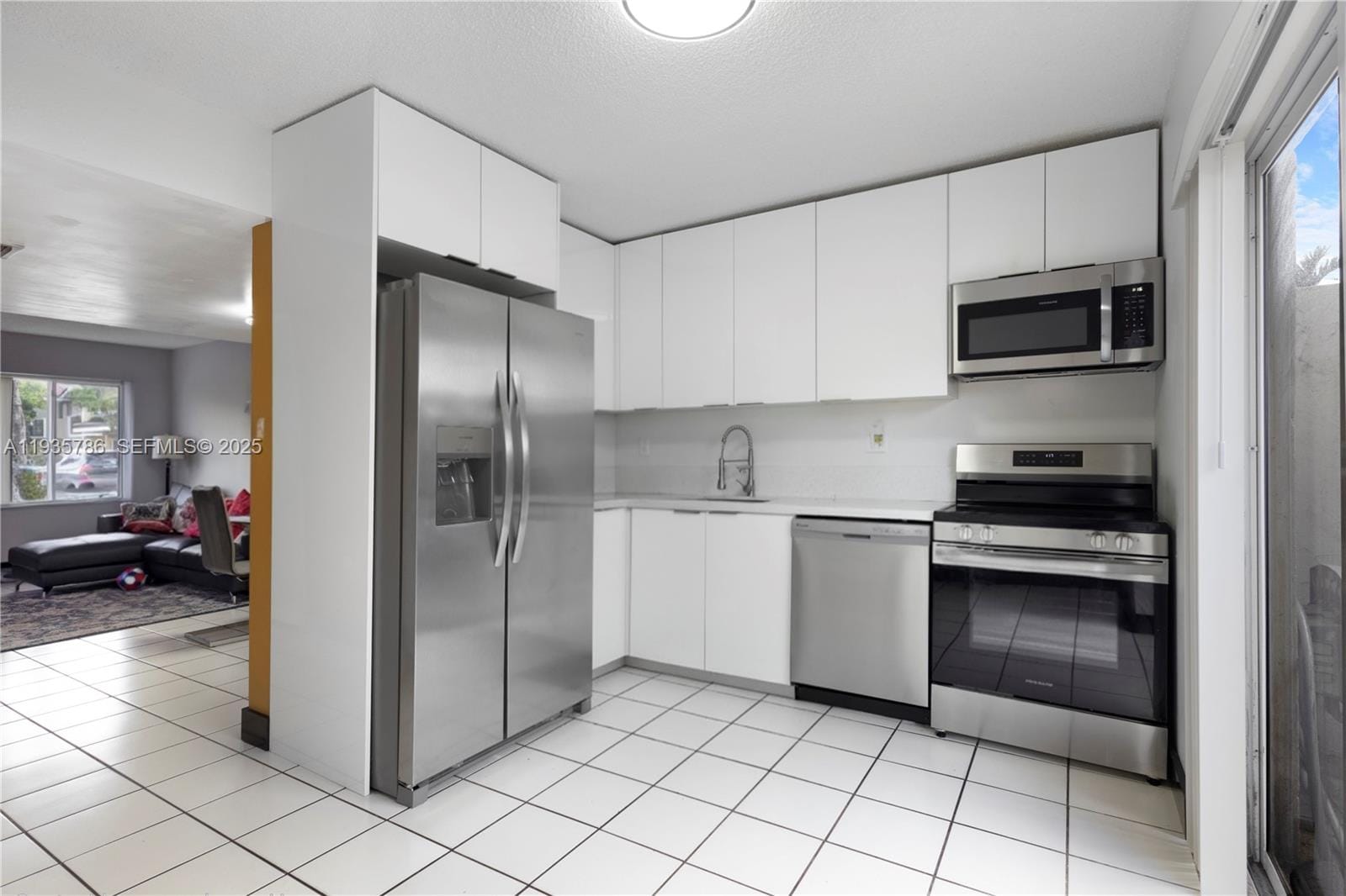8262 NW 5th Lane 392, Miami, FL 33126 photo 2