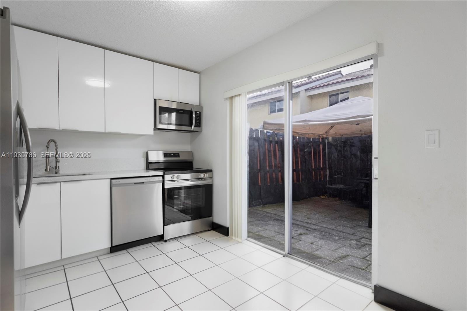 8262 NW 5th Lane 392, Miami, FL 33126 photo 4