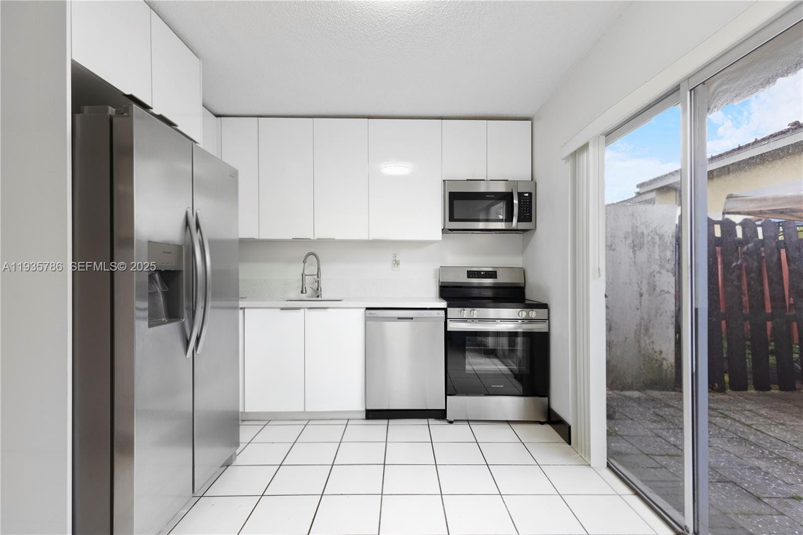 8262 NW 5th Lane 392, Miami, FL 33126 photo 6
