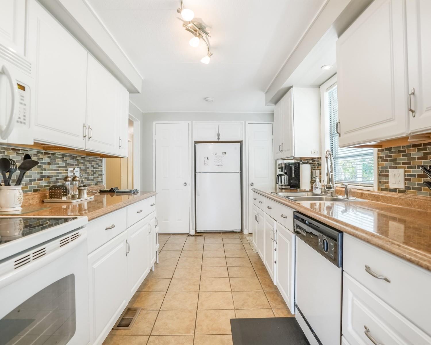 3141 Teakwood Lane — photo 3