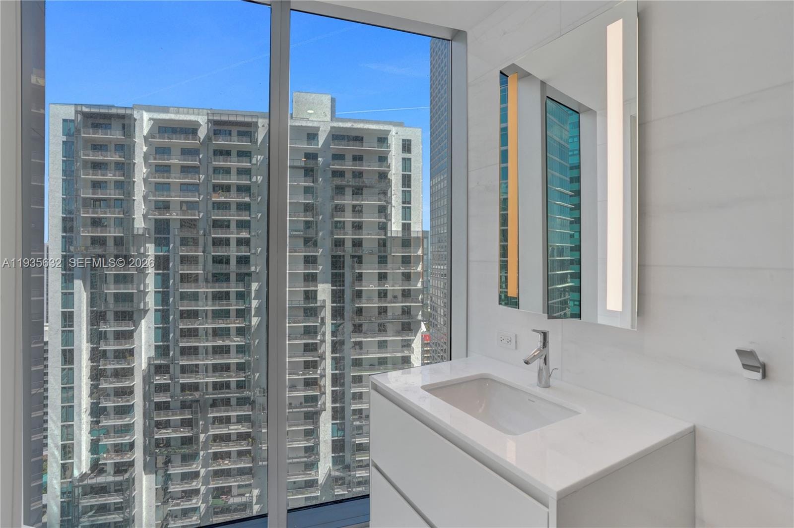 300 Biscayne Blvd Way 3704C, Miami, FL 33131 photo 28