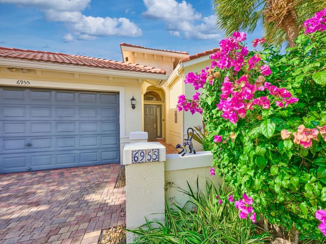 6955 Fabiano Circle, sold in Tivoli Lakes, Boynton Beach, FL