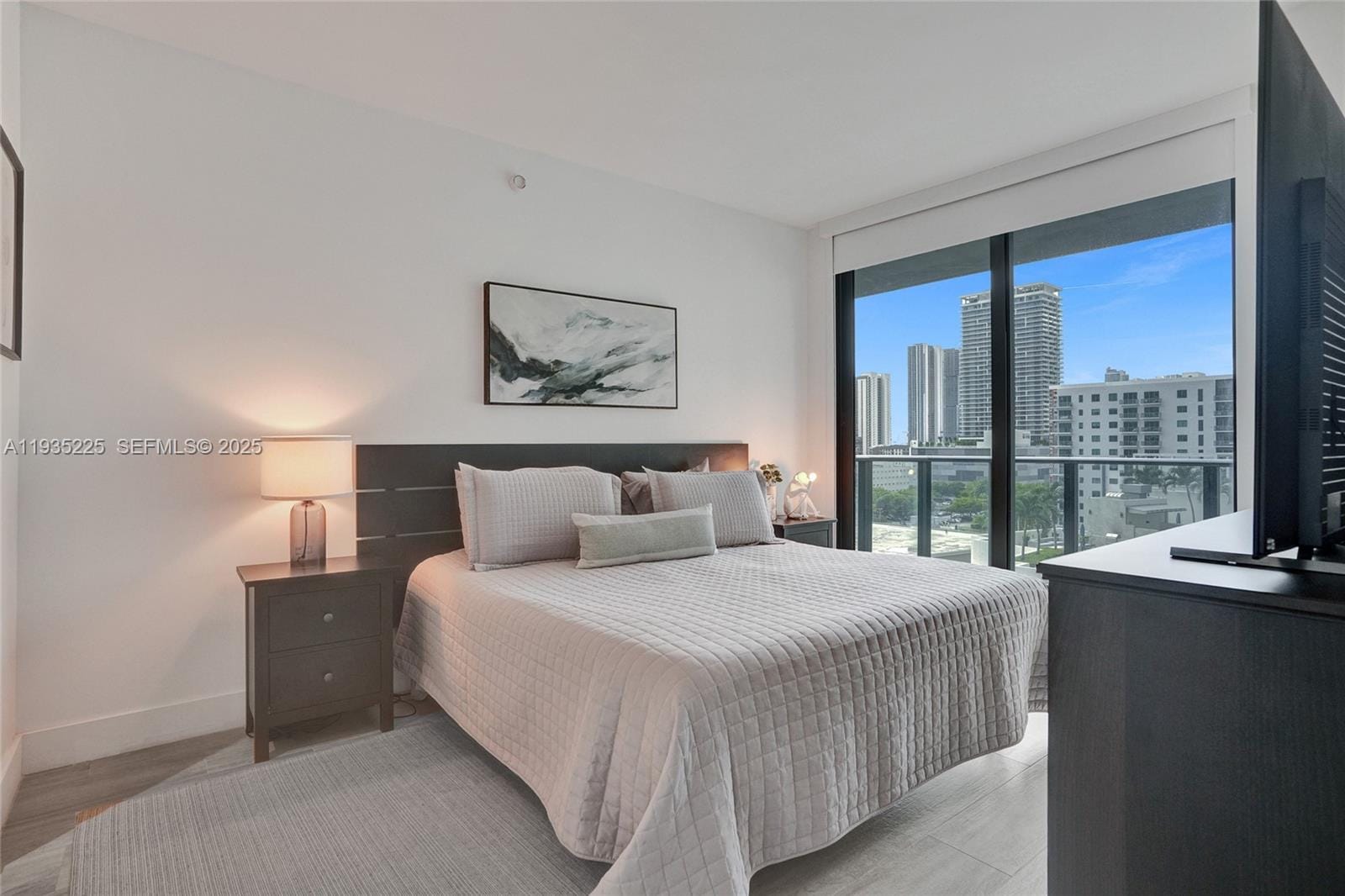 121 NE 34th Street 902, Miami, FL 33137 photo 2