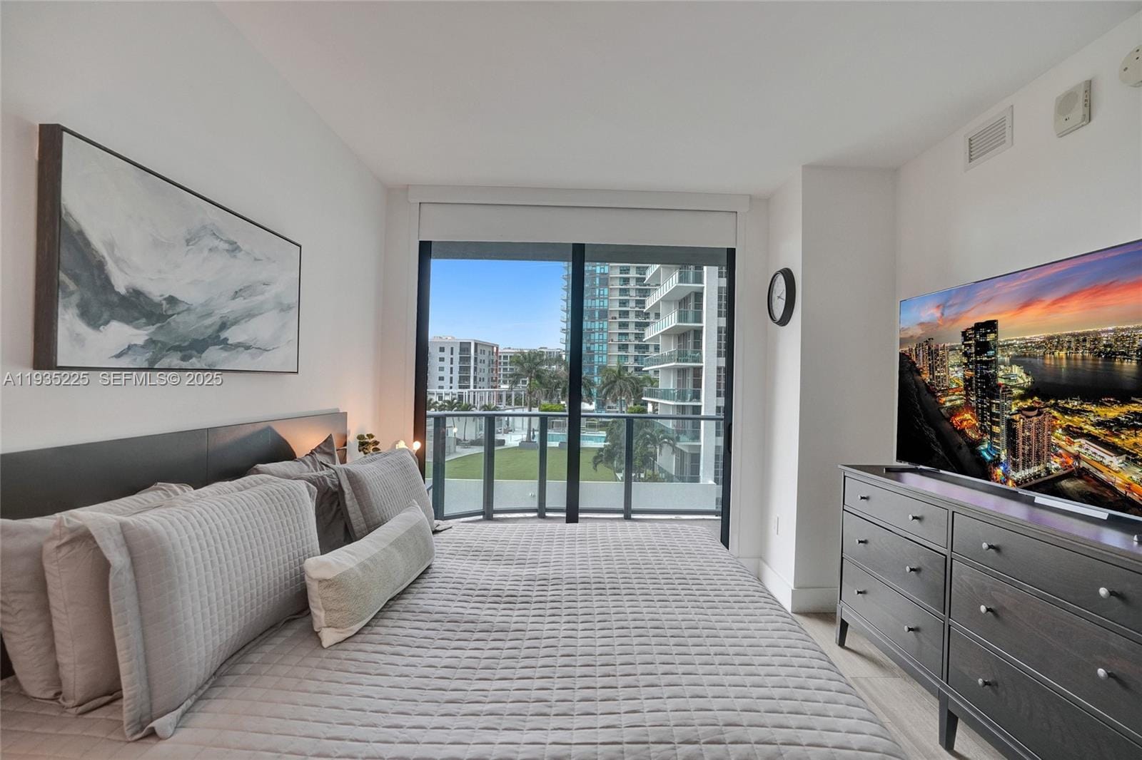 121 NE 34th Street 902, Miami, FL 33137 photo 22