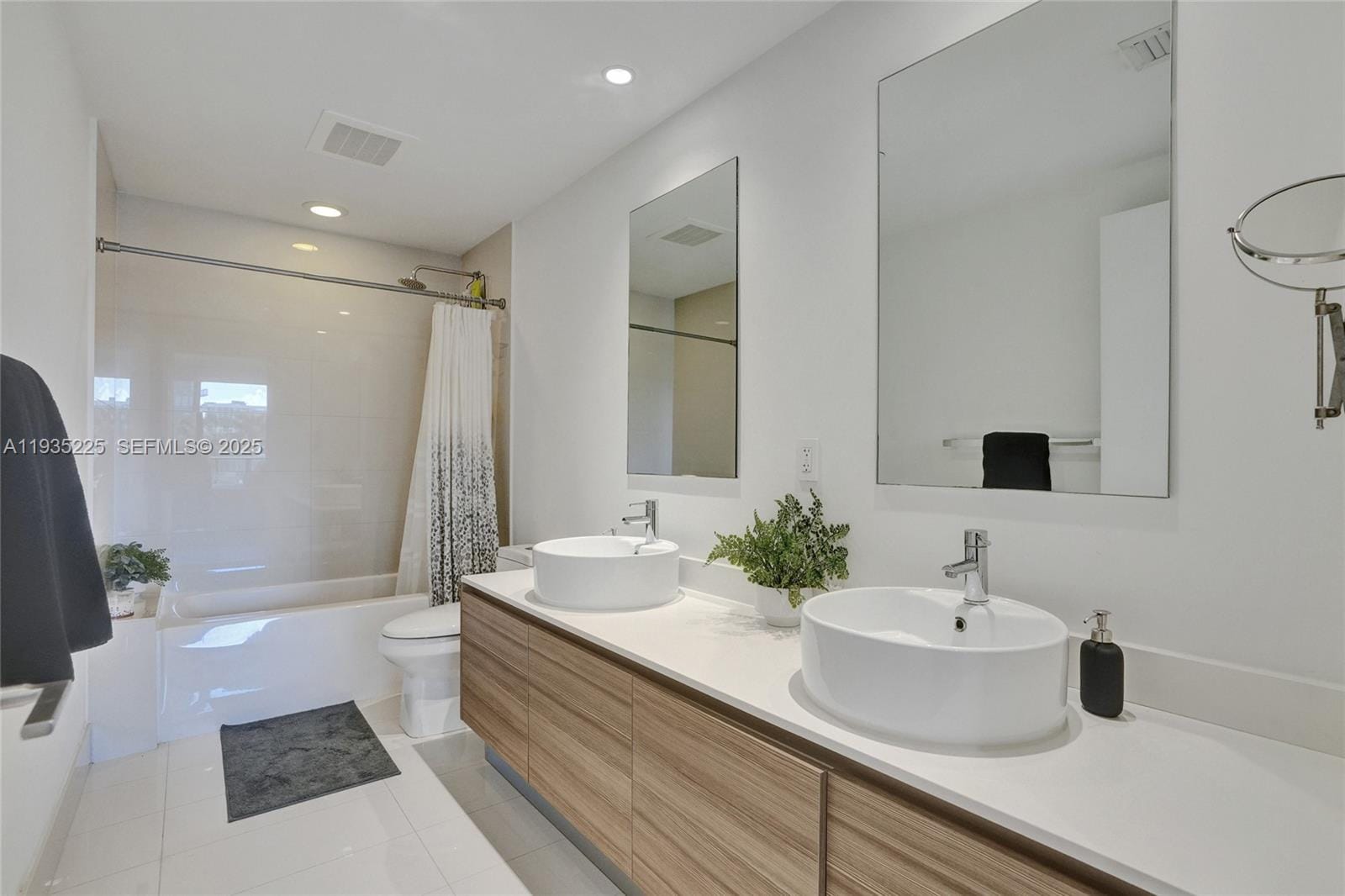 121 NE 34th Street 902, Miami, FL 33137 photo 23