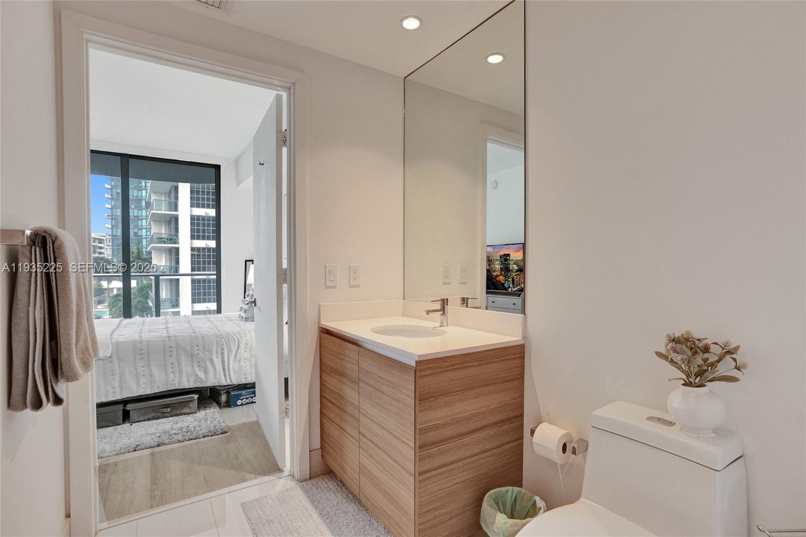 121 NE 34th Street 902, Miami, FL 33137 photo 6