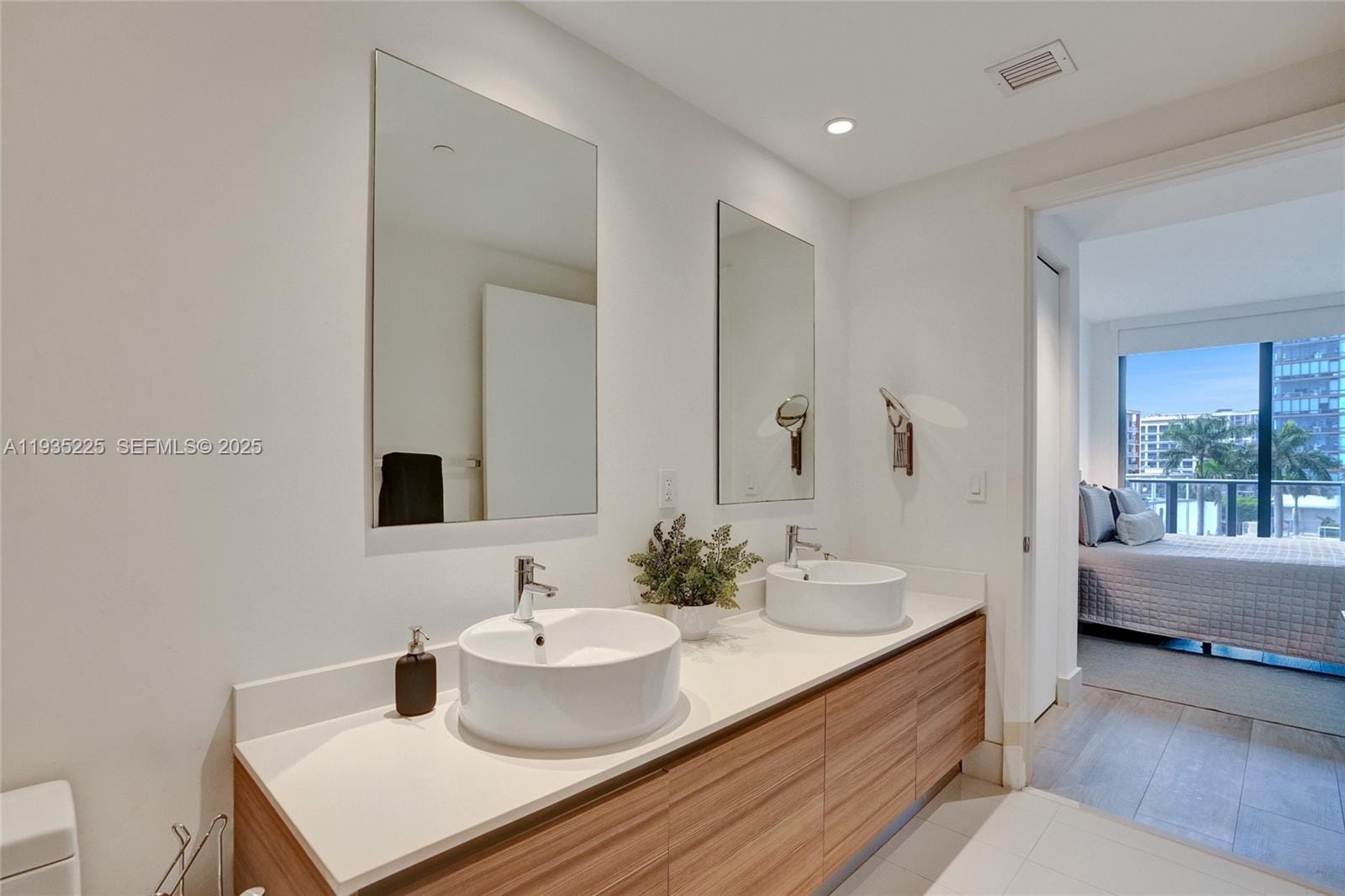 121 NE 34th Street 902, Miami, FL 33137 photo 8
