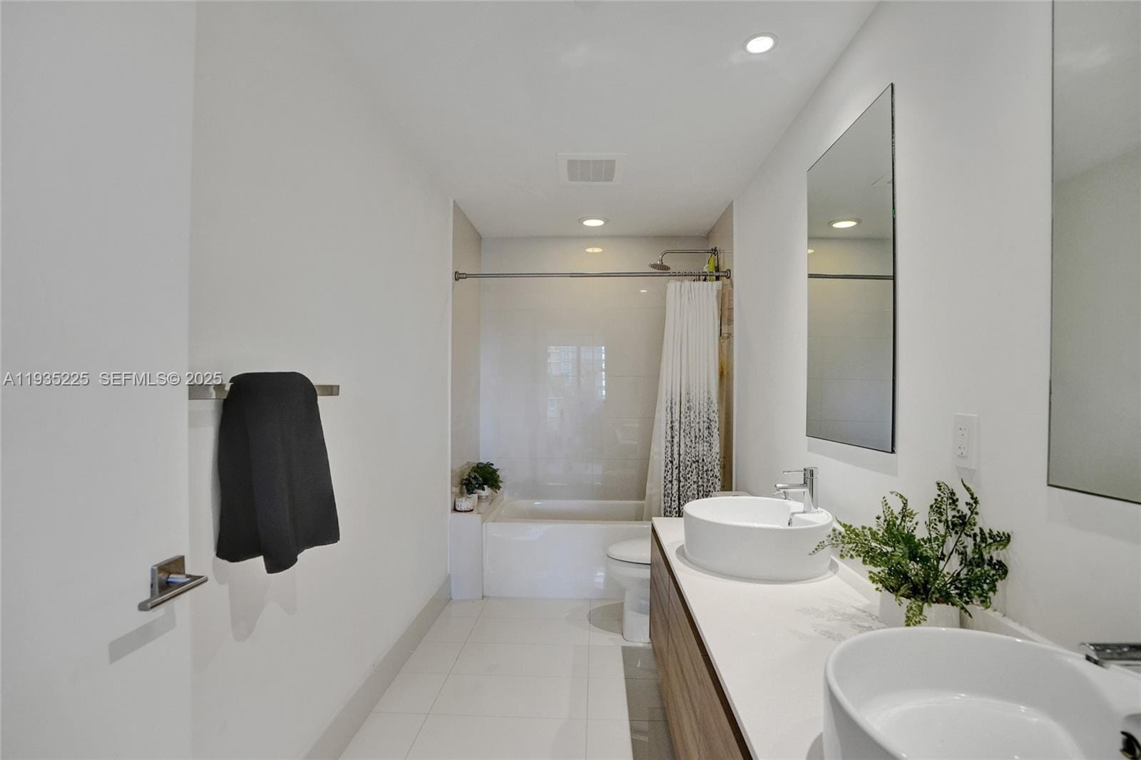 121 NE 34th Street 902, Miami, FL 33137 photo 9