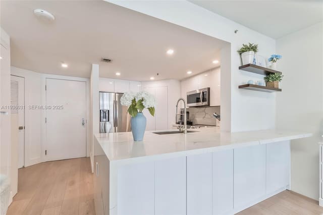 701 Brickell Key Boulevard 808, sold in Courvoisier Courts Condo, Miami, FL