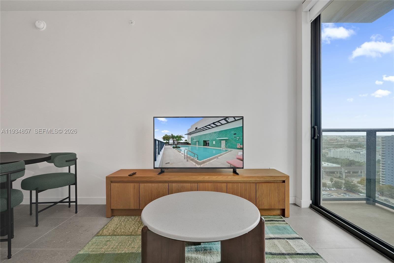 11 NE 6th 2013 — photo 7