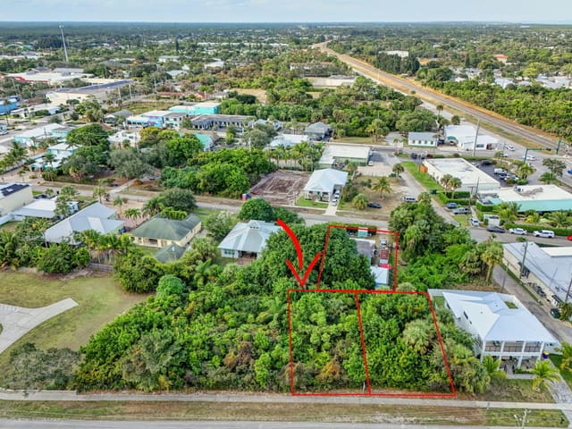 9156 SE Mars Street, Hobe Sound, FL 33455