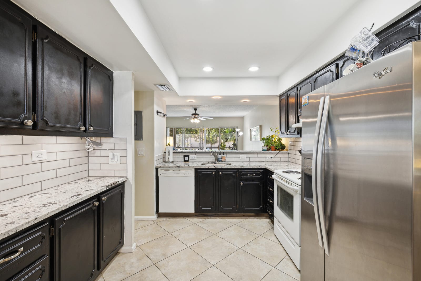 3075 E Gardens East Drive 32 — photo 2