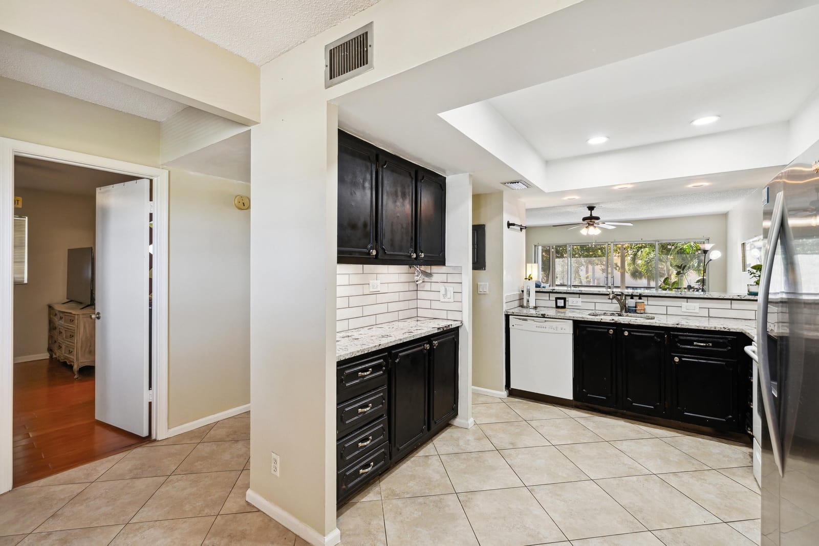 3075 E Gardens East Drive 32 — photo 3