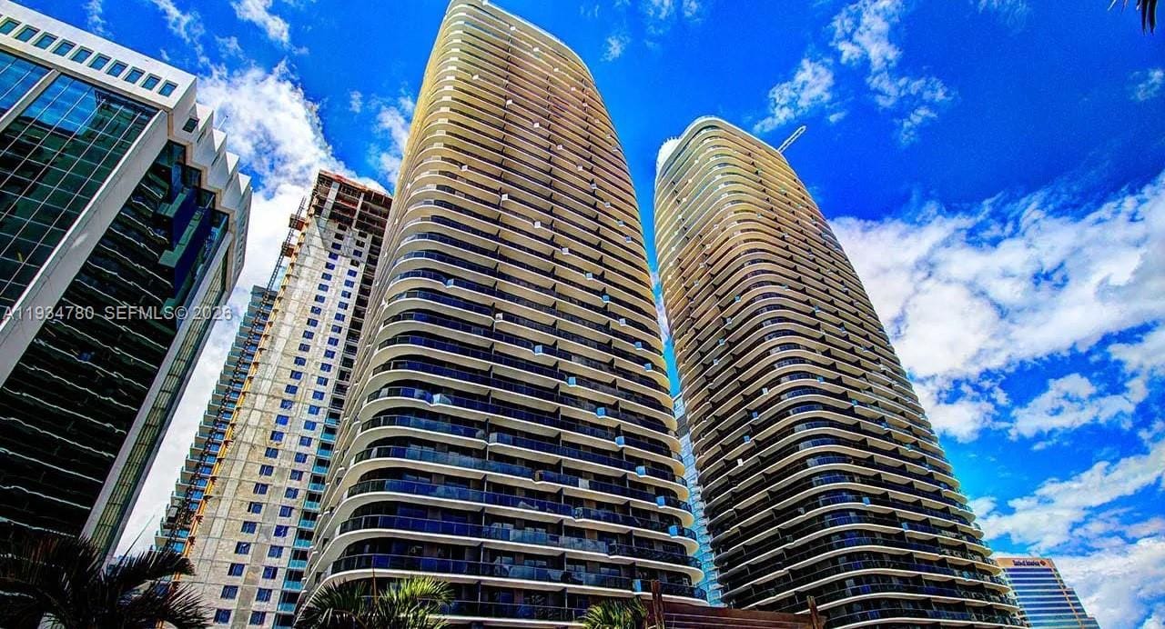 45 SW 9th Street 3210, Miami, FL 33130