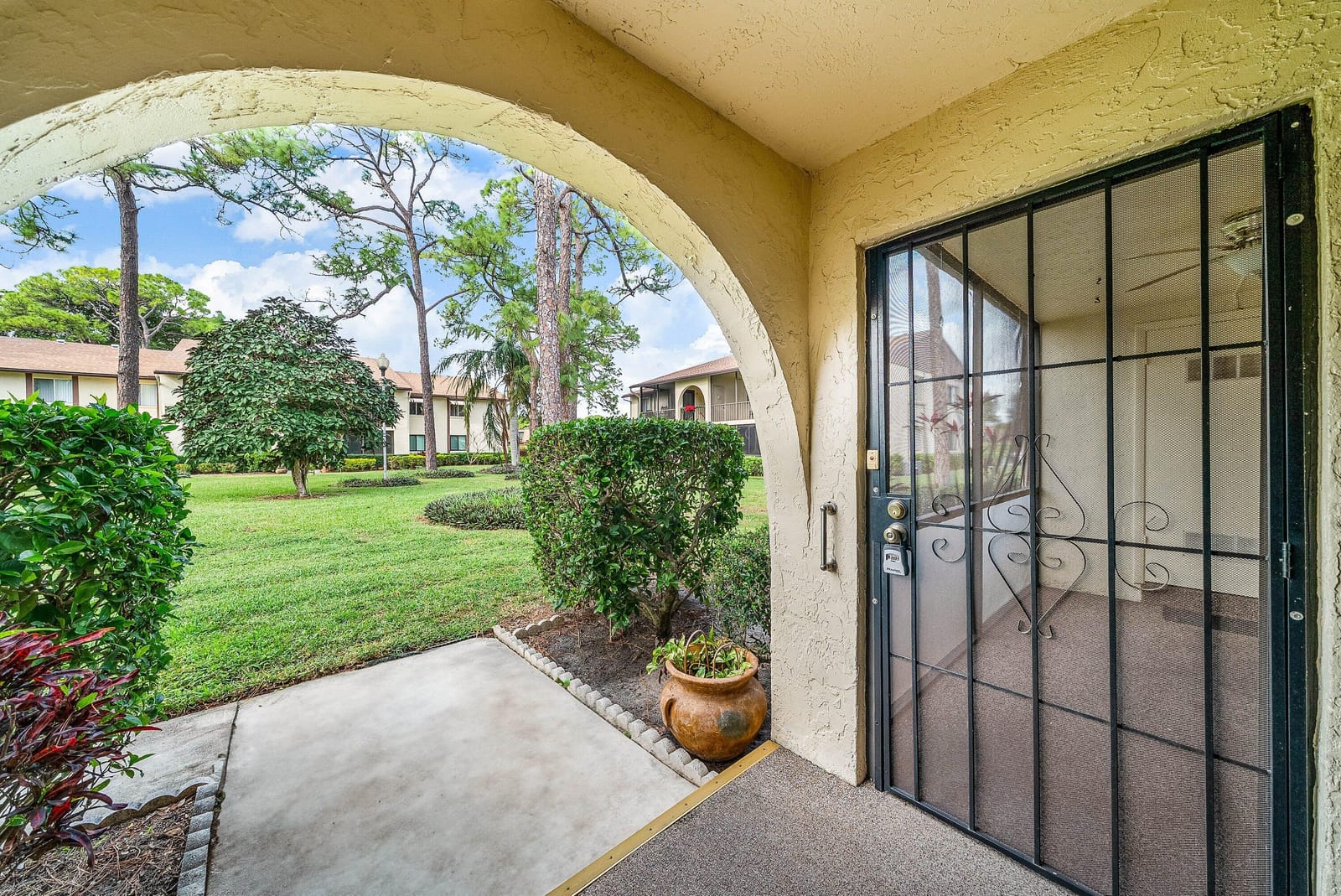 325 Knotty Pine Circle C-1 — photo 2